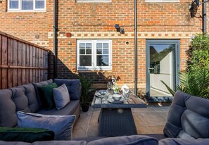 تناول الطعام بالخارج