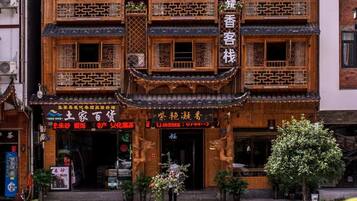 Mặt tiền nơi lưu trú