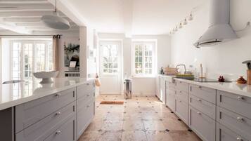 Micro-ondes, four, plaque de cuisson, lave-vaisselle