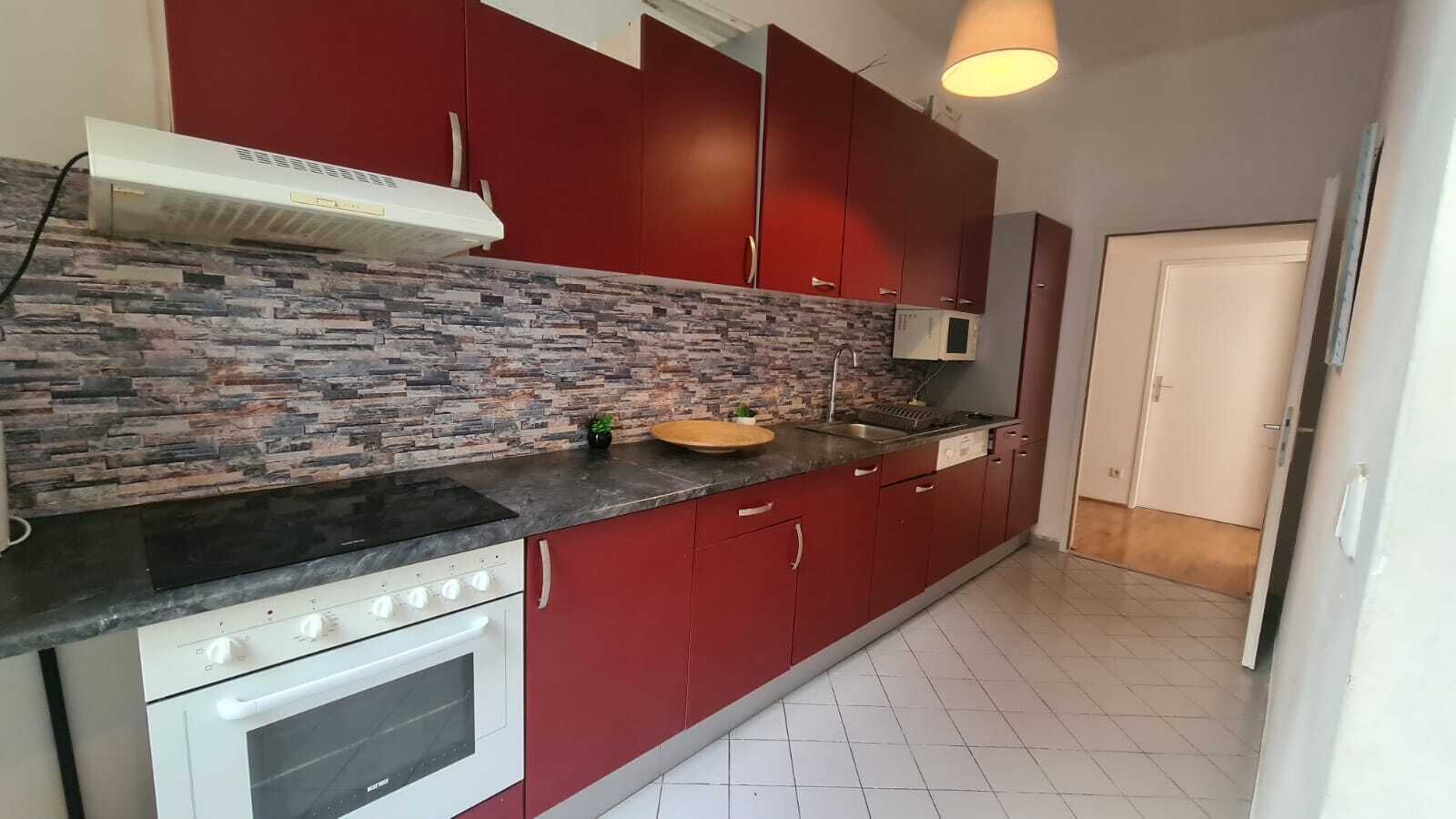 Apartamento básico | Cocina privada | Frigorífico, microondas, horno y placa de cocina