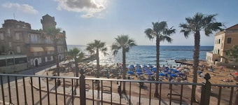 Seafront apartment in S.Maria di Castellabate with private terrace 6 places