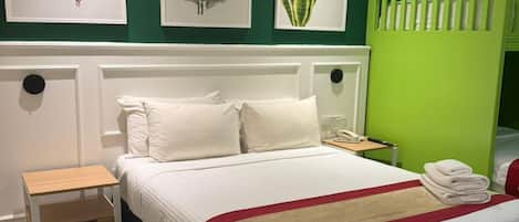 Family Double Room | Desk