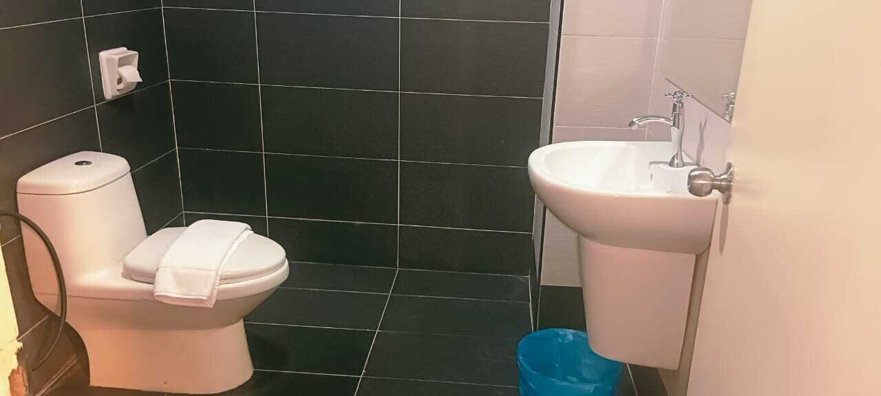 Tina, toallas, jabón 