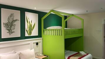 Kahden hengen perhehuone | Työpöytä