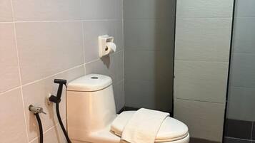 Kahden hengen perhehuone | Kylpyhuone | Kylpyamme, pyyhkeet, saippua