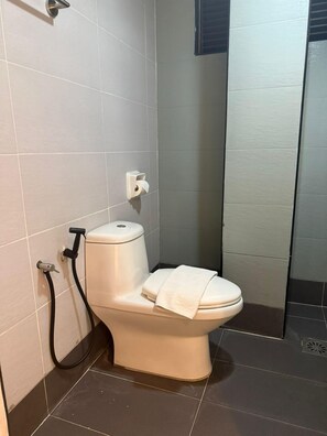 Family Double Room | Bilik Mandi | Tab mandi, tuala disediakan, sabun 