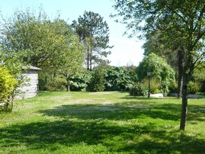 Property grounds - Cozy stone house with garden, pets allowed in La Hague (La Hague)