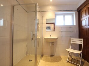 Bathroom - Cozy stone house with garden, pets allowed in La Hague (La Hague)