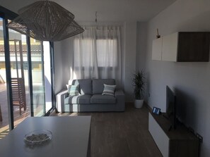 TV - PENTHOUSE MORAIRA, WITH LARGE TERRACE (VC)