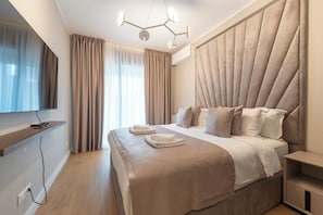 Departamento Confort, balcón, vista a la ciudad | Espacio para trabajar con laptop y wifi gratis
