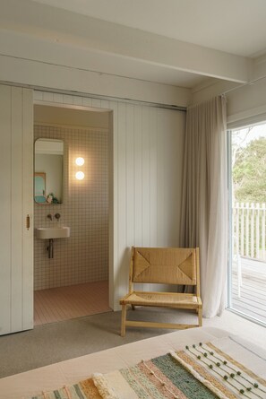 4 عدّة غرف نوم وواي فاي وملاءات أسرّة