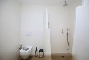 تجهيزات دش، مجففات شعر، خف للقدمين، مناشف