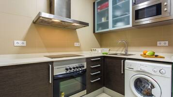 Palmer l. Cozy and Comfortable! | Private kitchen | Full-sized fridge, microwave, oven, stovetop