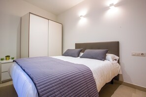 Iron/ironing board, free WiFi, bed sheets - Feriapiso Apartments Palmer (L'Hospitalet de Llobregat)