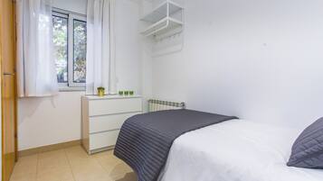 Palmer II. Bright and Comfortable! | Iron/ironing board, free WiFi, bed sheets