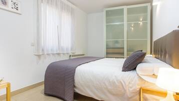 Palmer II. Bright and Comfortable! | Iron/ironing board, free WiFi, bed sheets