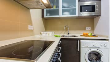 Palmer l. Cozy and Comfortable! | Private kitchen | Full-sized fridge, microwave, oven, stovetop