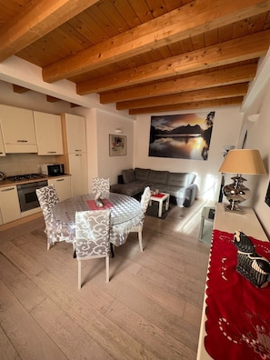 Premium-Apartment | Wohnbereich | Fußbodenheizung