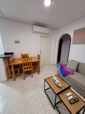 Bungalow, 3 Bedrooms, Balcony, Garden View | Living room - Ground Floor Apartment With Terrace and Pool (Torrevieja)