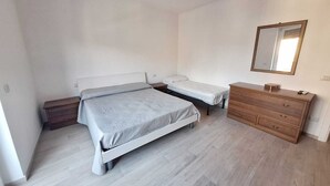 Unclassified image, 4 of 14, button - Seafront apartment in Santa Maria di Castellabate near the Pepi Promenade (Santa Maria di Castellabate)