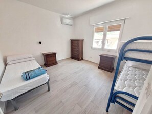 2 bedrooms, bed sheets - Seafront apartment in Santa Maria di Castellabate near the Pepi Promenade (Santa Maria di Castellabate)