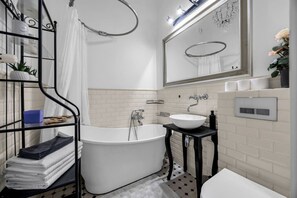 Hair dryer, towels, toilet paper - Warsaw Old Town — Top Location, nearby River (Warszawa)