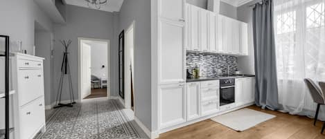 Fridge, oven, stovetop, dishwasher