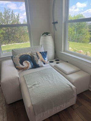 Silitysrauta/-lauta, Wi-Fi, vuodevaatteet