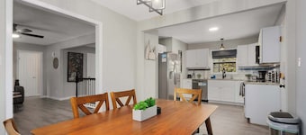 Spacious Home, Sleeps 12 w/ King Beds,Shuffleboard