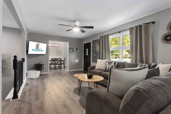 Televisión y oficina 