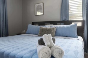 5 bedrooms, desk, iron/ironing board, travel crib