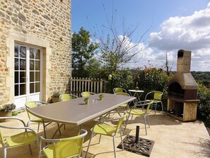Outdoor dining - Spacious house, 5 bedrooms, near D-Day beaches (Saint-Pellerin (Manche))