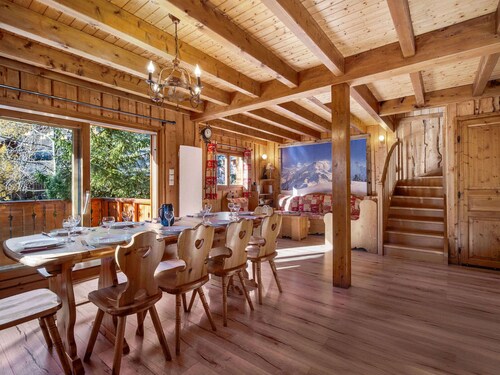 Savoyard chalet near slopes, 13 guests, Parking, Wifi