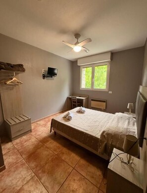 Room - Hôtel pub le petit bosquet  (Santo-Pietro-di-Venaco)