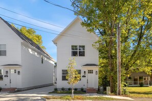 Exterior - The Pearl-0.5 mi to Baum Walker Field-1.5 mi to DT (Fayetteville)