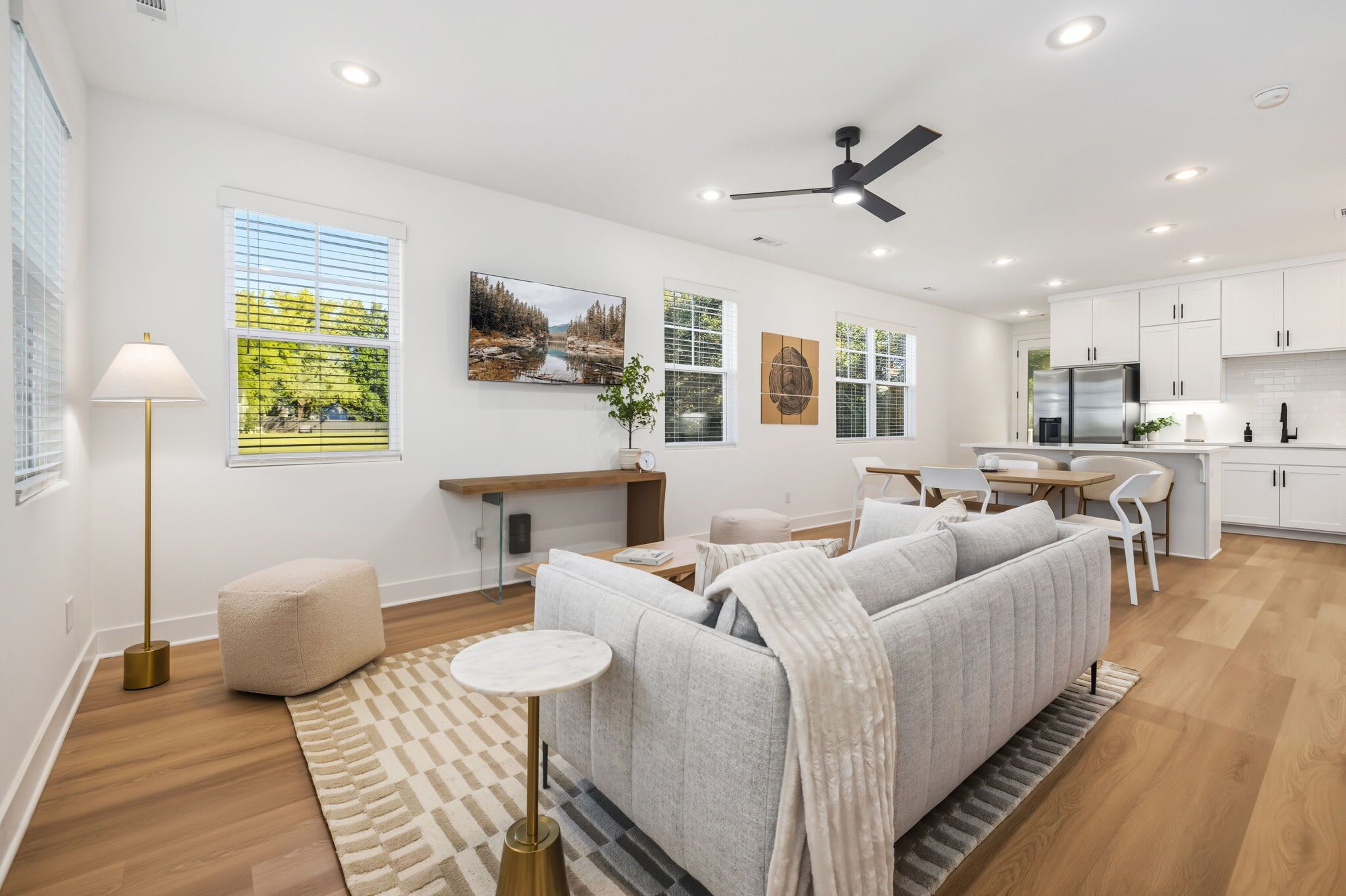 Televisión y oficina 