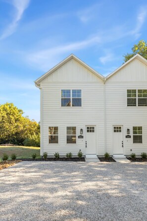 Exterior - The Crystal-0.5 mi to Baum Walker field-1.5 mi to DT (Fayetteville)