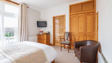 Deluxe Double Room, Ensuite, Sea View (Loch Fleet) | Blackout drapes, iron/ironing board, free WiFi