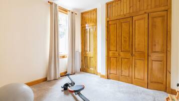 Comfort Single Room, Garden View | Blackout drapes, iron/ironing board, free WiFi