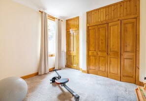 Comfort Single Room, Garden View | Blackout drapes, iron/ironing board, free WiFi