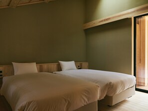Superior Quadruple Room, Garden View | Desk, free WiFi - GEOSPOT MOTOHAKONE B (Hakone)