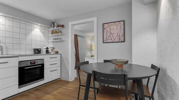 Apartment, Ground Floor | Private kitchen | Microwave, stovetop, dishwasher, cookware/dishes/utensils