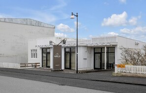 المنشأة من الخارج