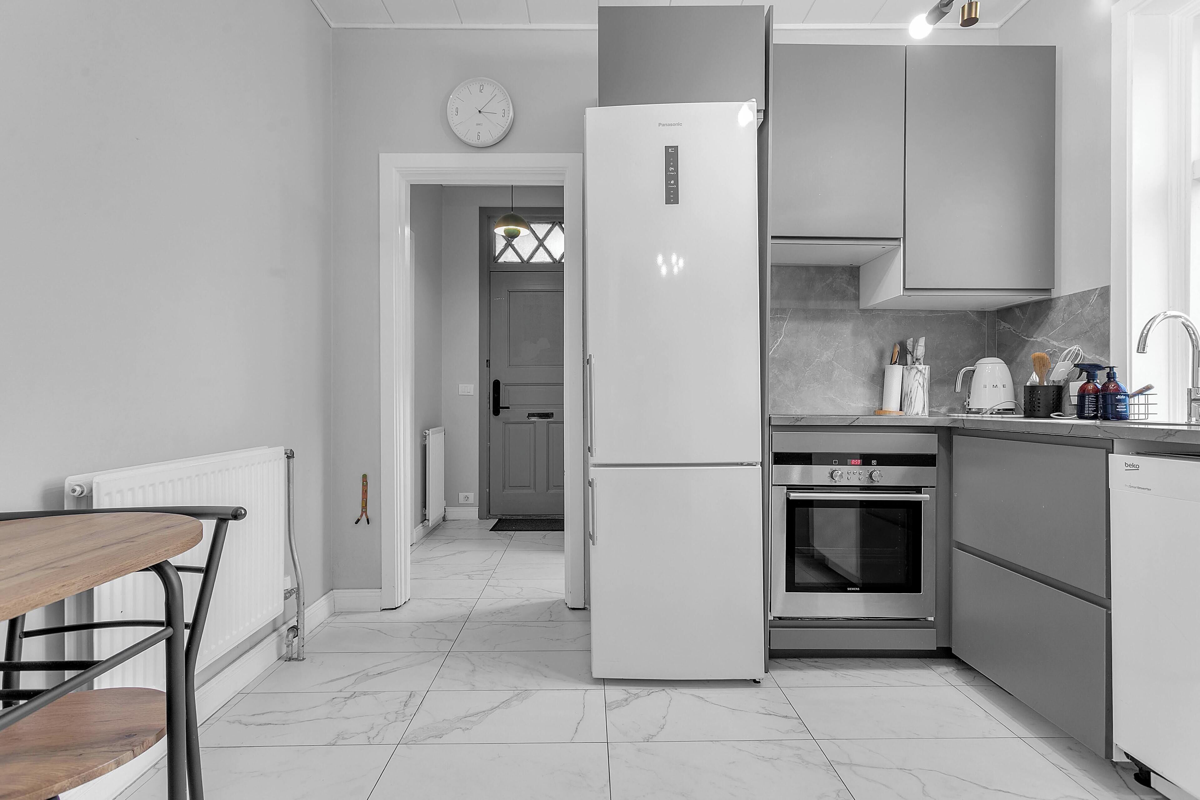 Căn hộ Deluxe | Bếp riêng | Lò vi sóng, bếp nấu, máy rửa bát, dụng cụ nấu nướng/bát dĩa/dao nĩa 