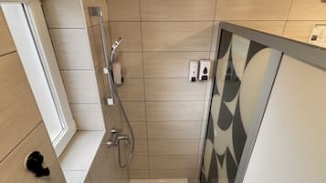 Deluxe Triple Room, Non Smoking | Bathroom | Bathrobes, slippers