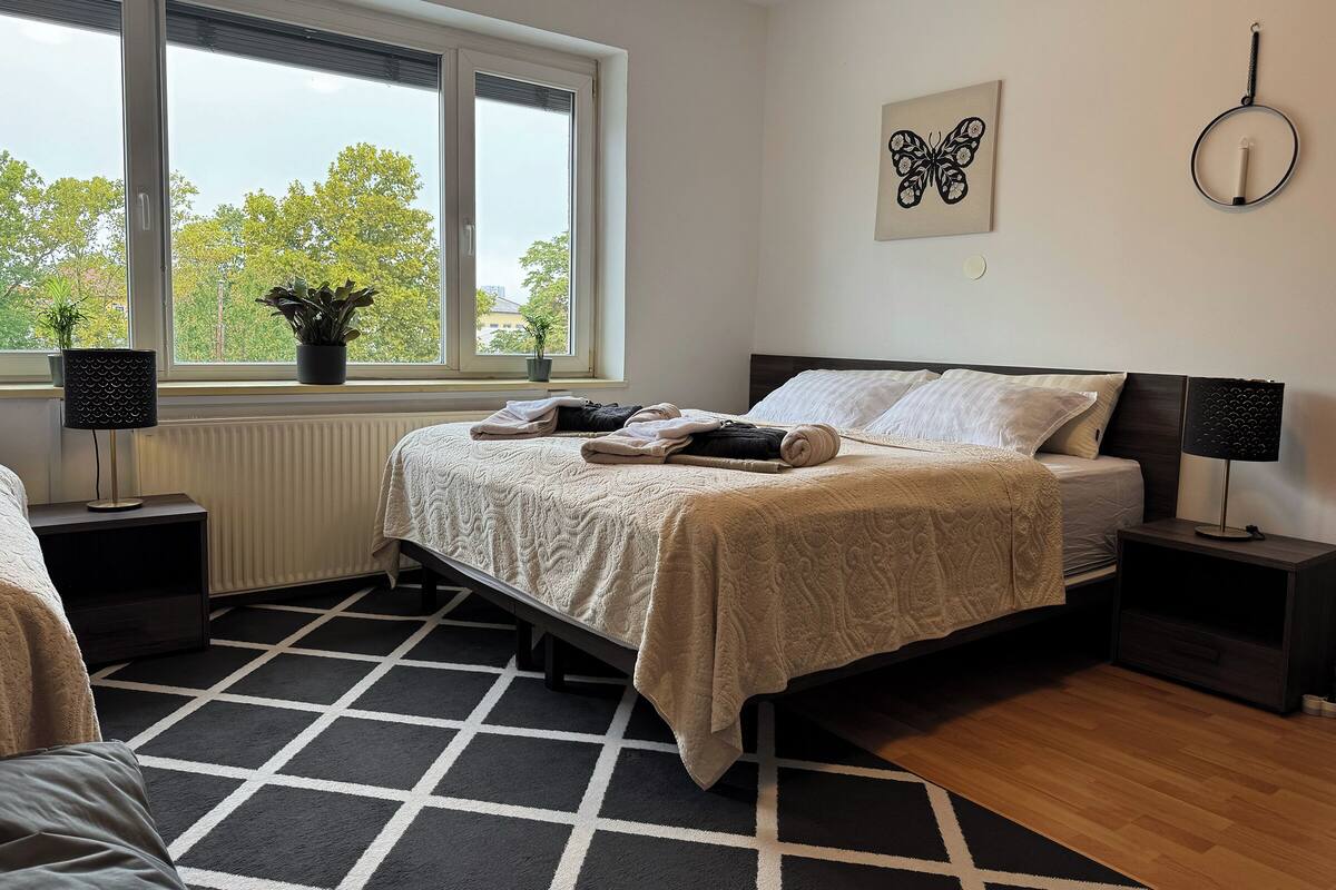 Kolmen hengen deluxe-huone, tupakointi kielletty | Tallelokero huoneessa, ilmainen Wi-Fi