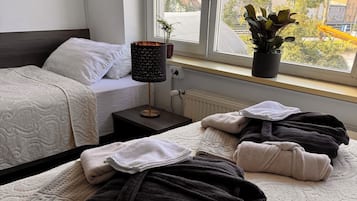 Deluxe-Dreibettzimmer, Nichtraucher | Zimmersafe, kostenloses WLAN