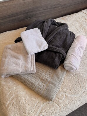 Deluxe Triple Room, Non Smoking | In-room safe, free WiFi - RailwayRooms22 (Ljubljana)