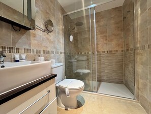 Premium Apartment, Balcony, Sea View | Bathroom | Soap, toilet paper - ACV - Apartamentos Torremar (Oropesa del Mar)