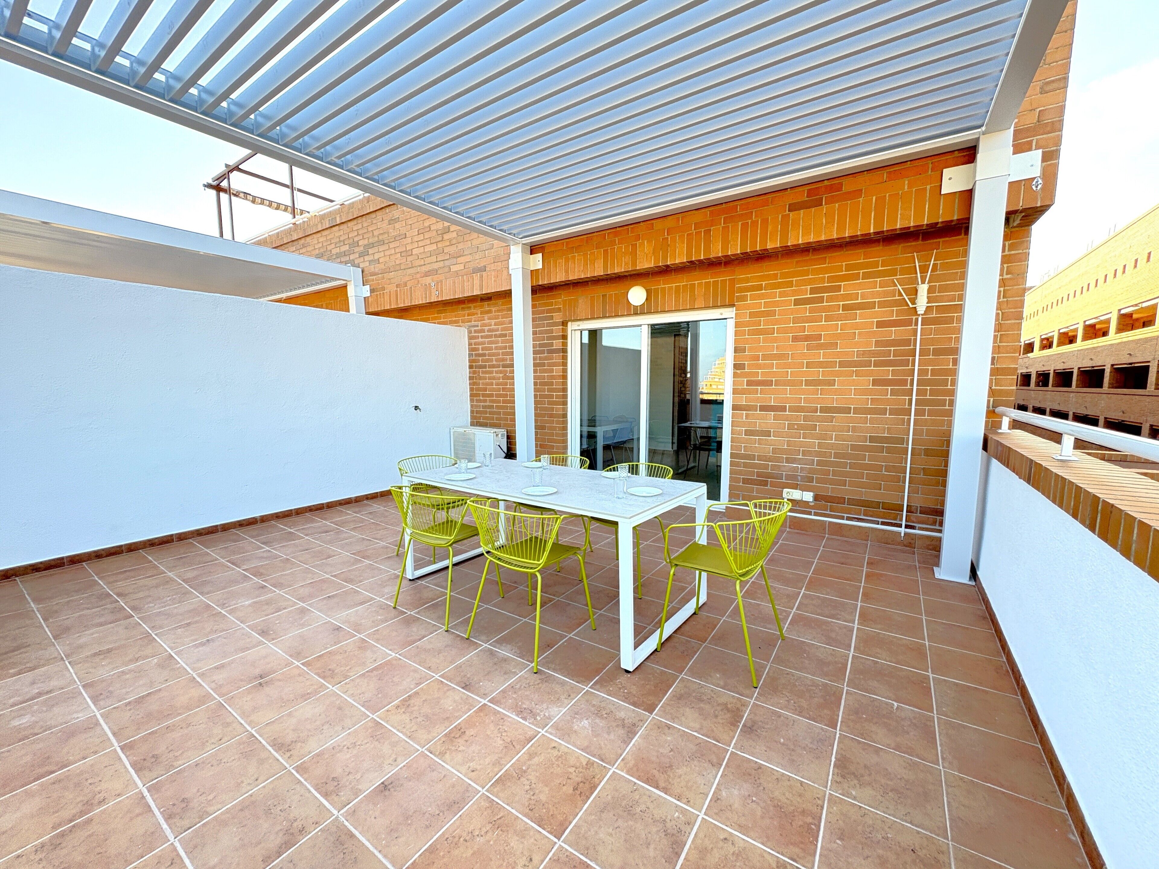 Apartamento superior, balcón | Terraza o patio